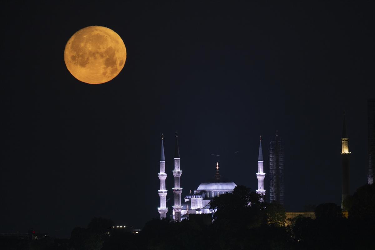 Yurtta geceyi dolunay aydınlattı