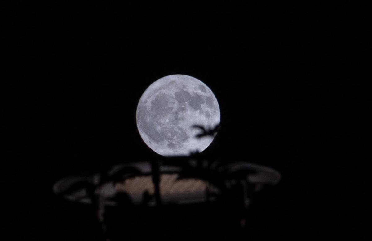 Yurtta geceyi dolunay aydınlattı