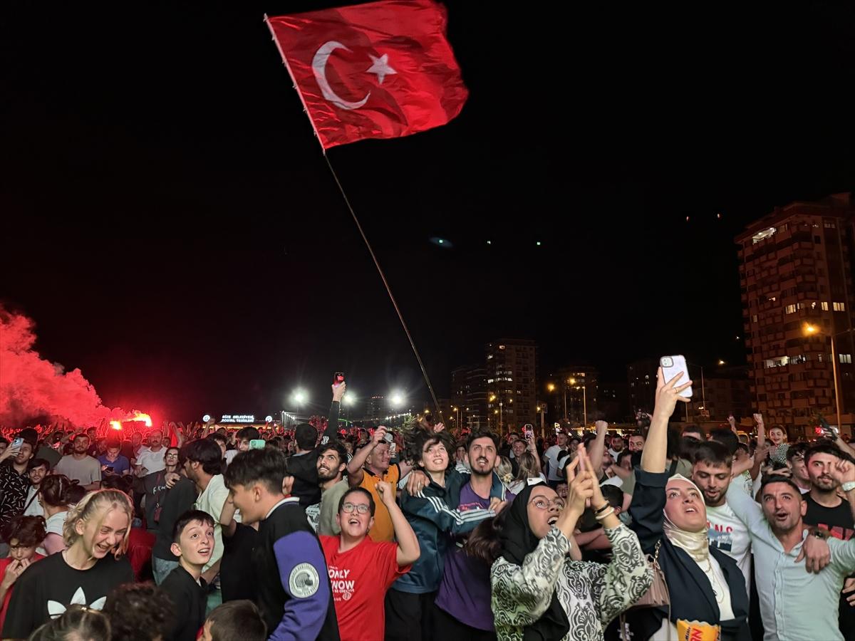 Türkiye - Avusturya maçına yoğun ilgi! Ülkemizde dev ekranlar kuruldu
