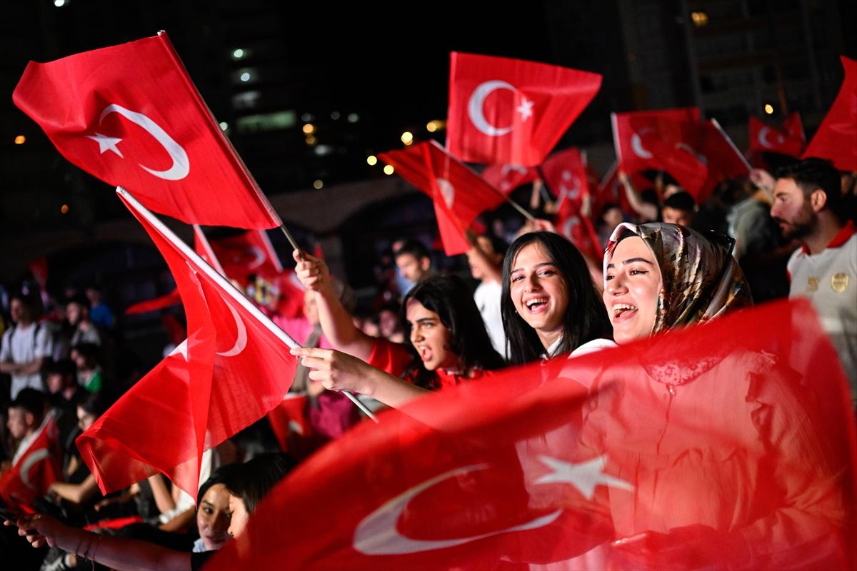 Türkiye - Avusturya maçına yoğun ilgi! Ülkemizde dev ekranlar kuruldu