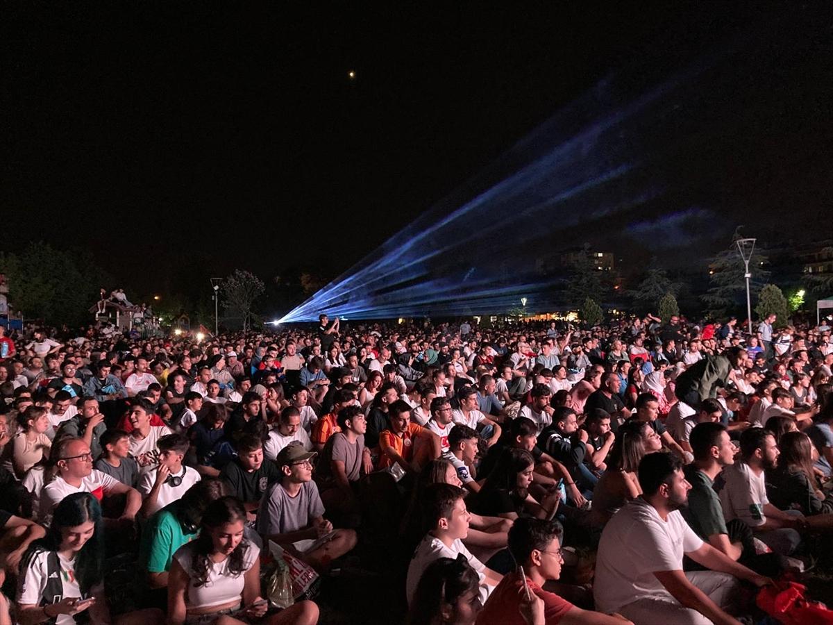 Türkiye - Avusturya maçına yoğun ilgi! Ülkemizde dev ekranlar kuruldu