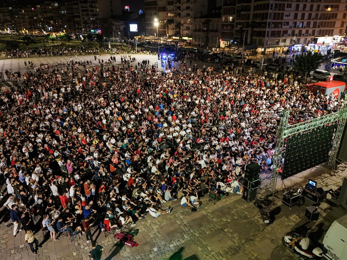 Türkiye - Avusturya maçına yoğun ilgi! Ülkemizde dev ekranlar kuruldu