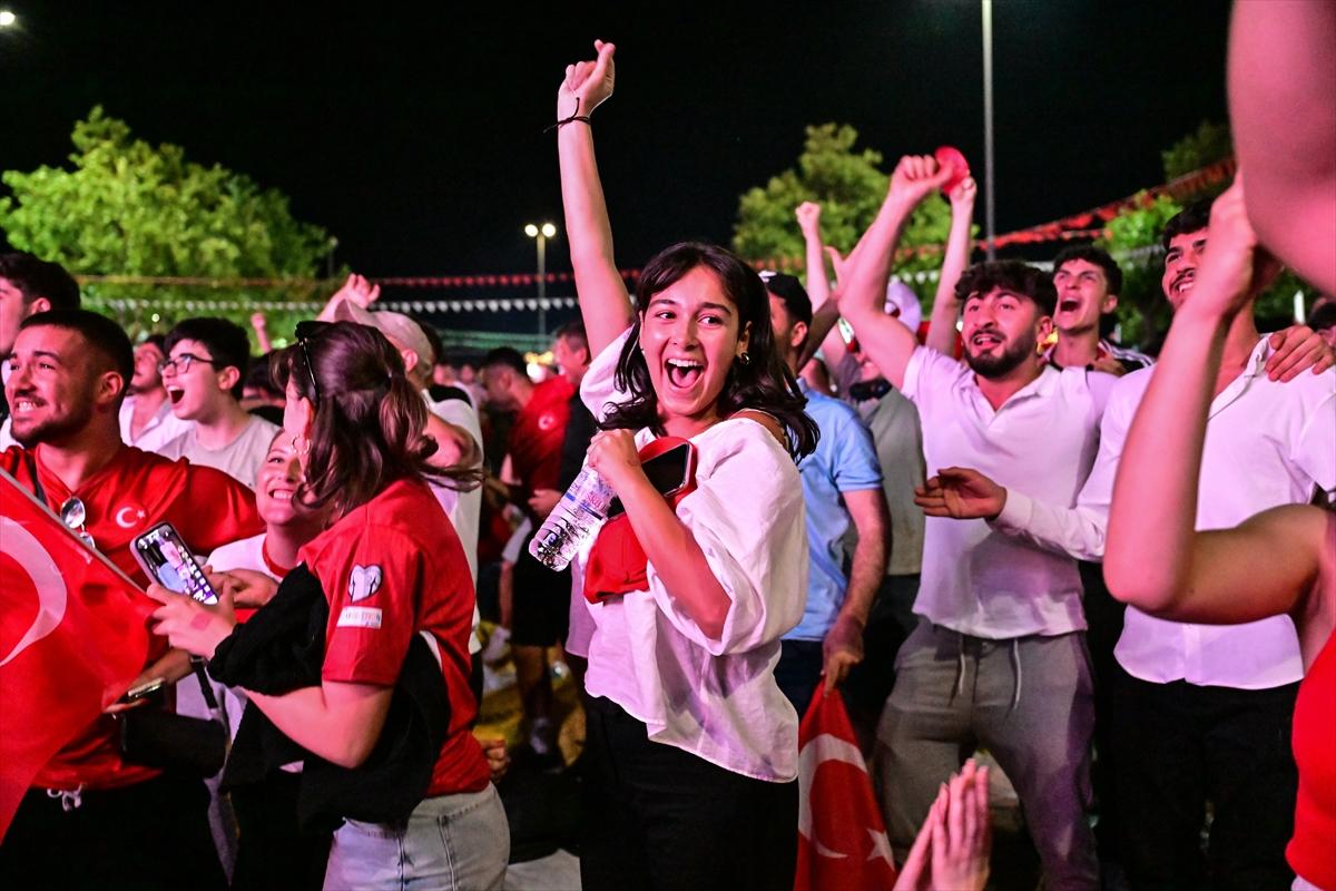 Türkiye - Avusturya maçına yoğun ilgi! Ülkemizde dev ekranlar kuruldu