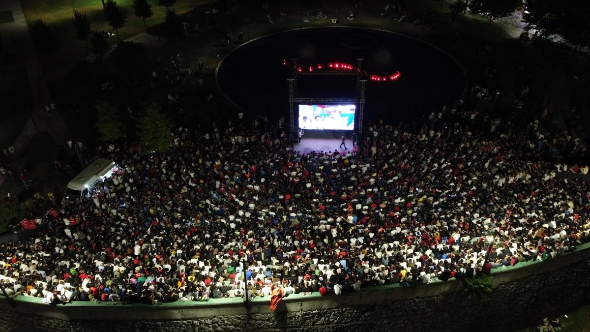 Türkiye - Avusturya maçına yoğun ilgi! Ülkemizde dev ekranlar kuruldu