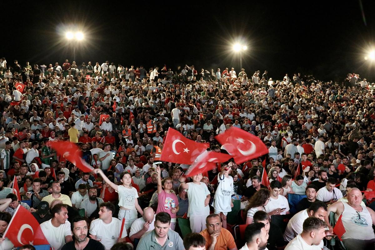 Türkiye - Avusturya maçına yoğun ilgi! Ülkemizde dev ekranlar kuruldu
