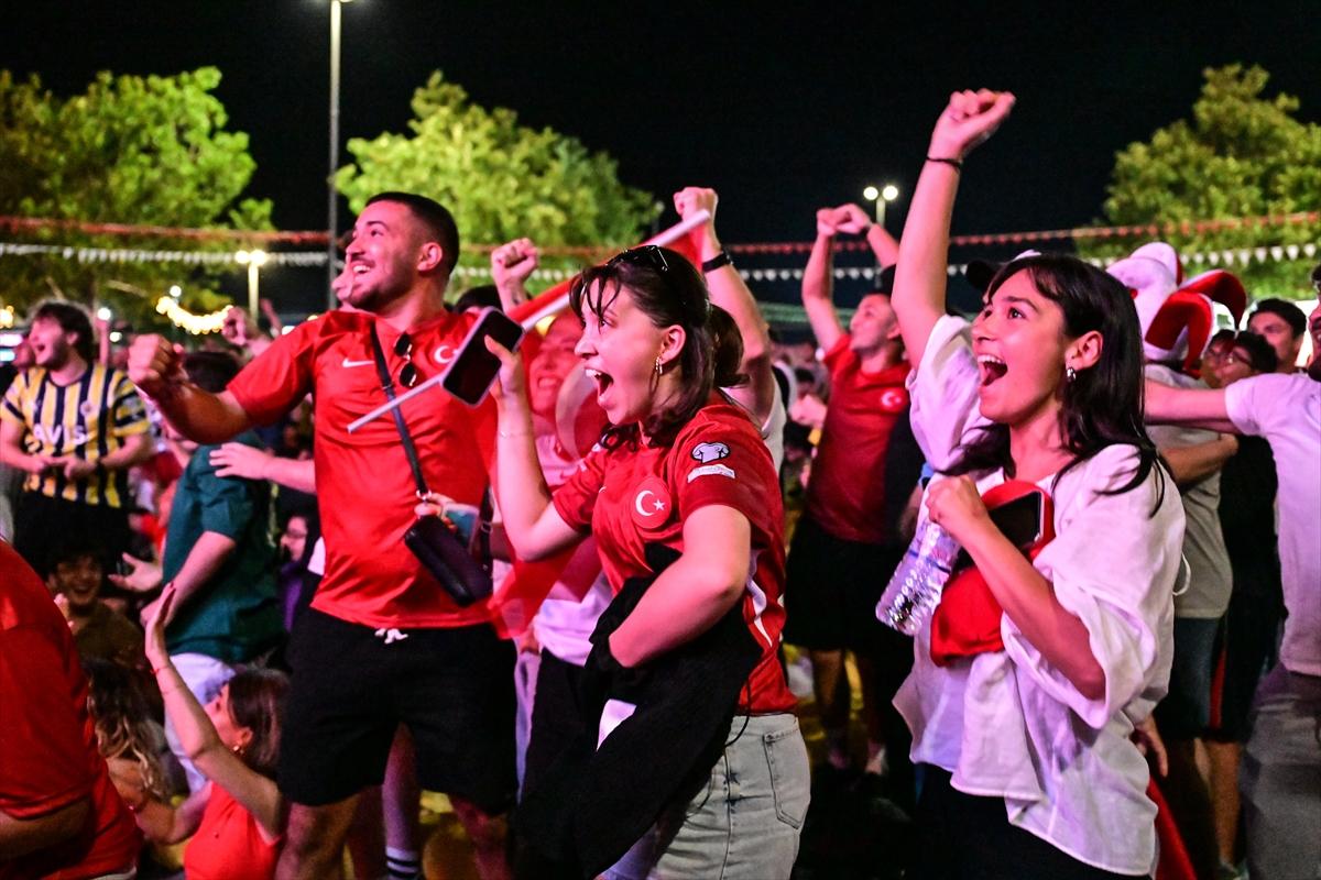 Türkiye - Avusturya maçına yoğun ilgi! Ülkemizde dev ekranlar kuruldu