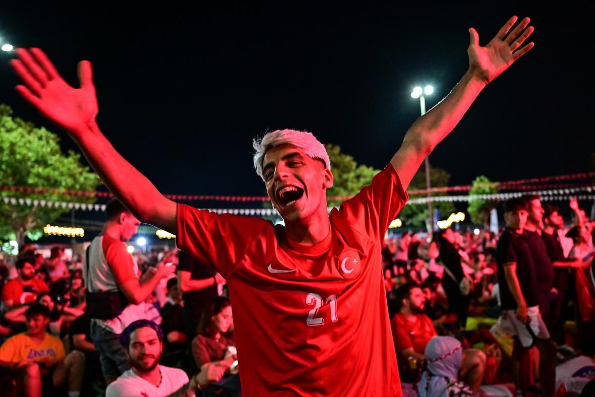 Türkiye - Avusturya maçına yoğun ilgi! Ülkemizde dev ekranlar kuruldu