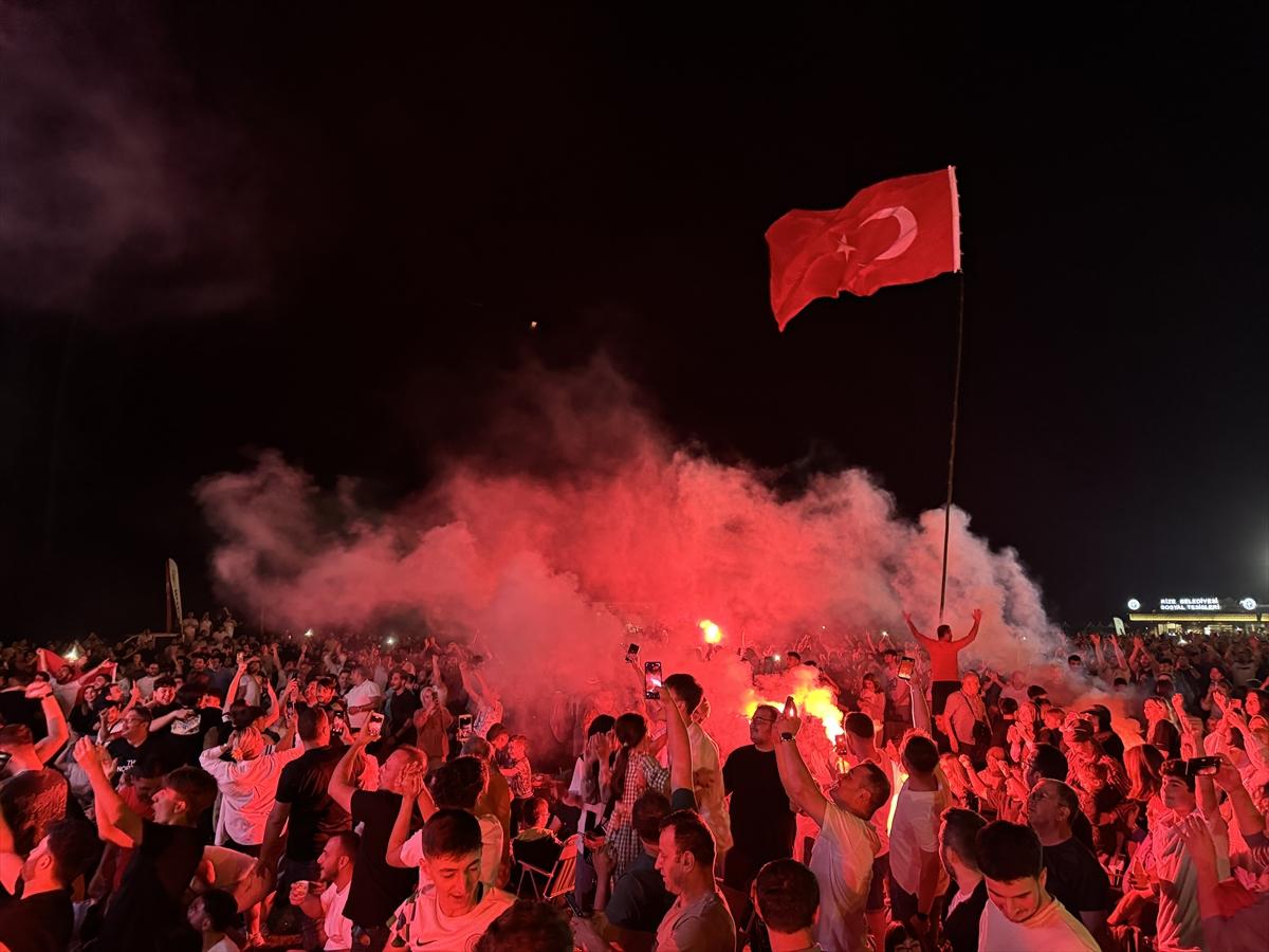 Türkiye - Avusturya maçına yoğun ilgi! Ülkemizde dev ekranlar kuruldu