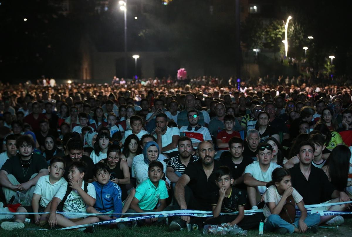 Türkiye - Avusturya maçına yoğun ilgi! Ülkemizde dev ekranlar kuruldu