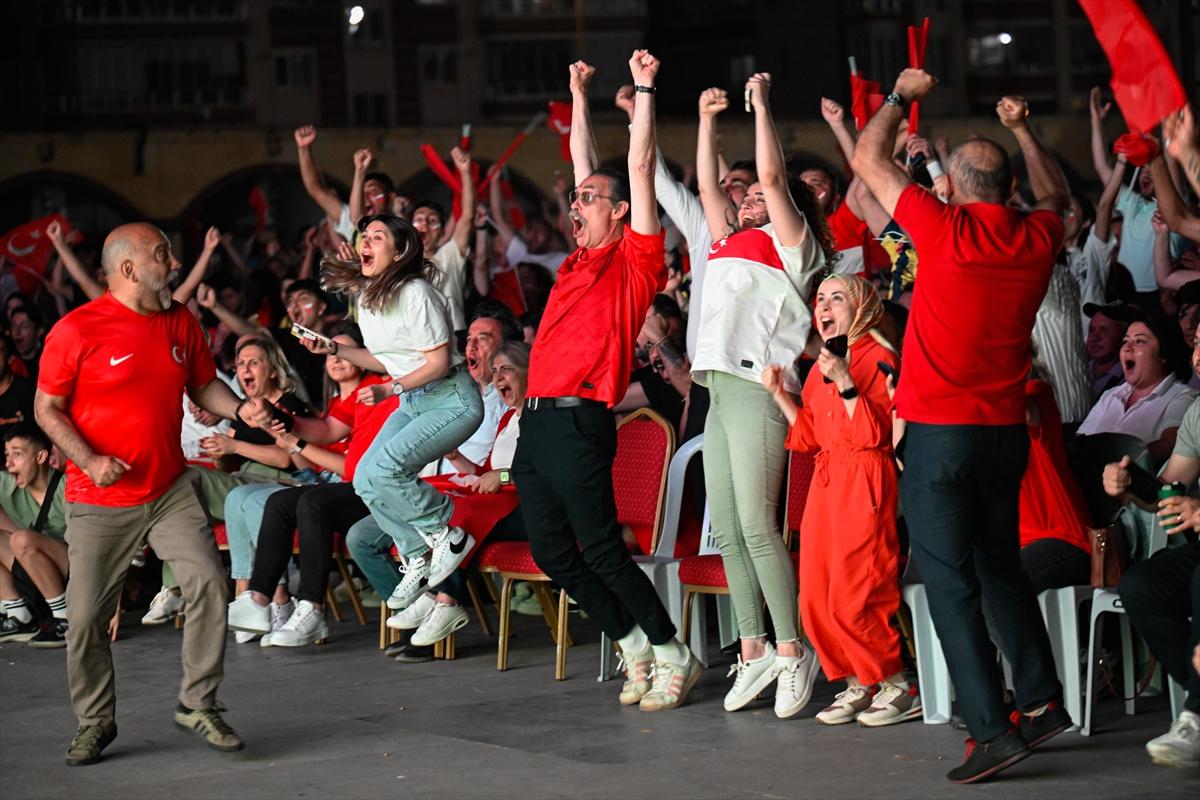 Türkiye - Avusturya maçına yoğun ilgi! Ülkemizde dev ekranlar kuruldu