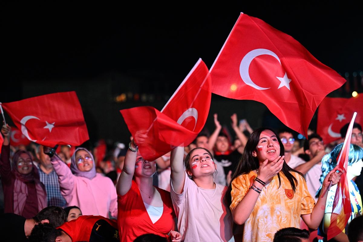 Türkiye - Avusturya maçına yoğun ilgi! Ülkemizde dev ekranlar kuruldu