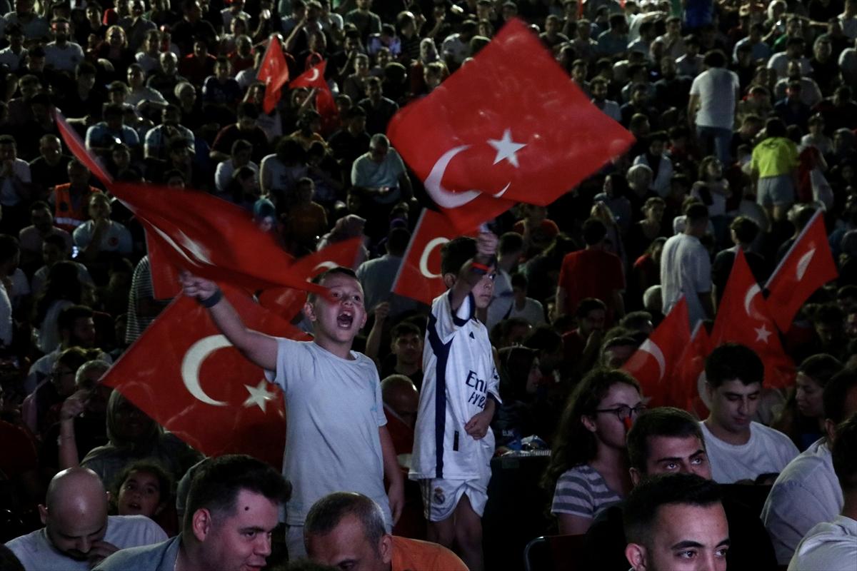 Türkiye - Avusturya maçına yoğun ilgi! Ülkemizde dev ekranlar kuruldu