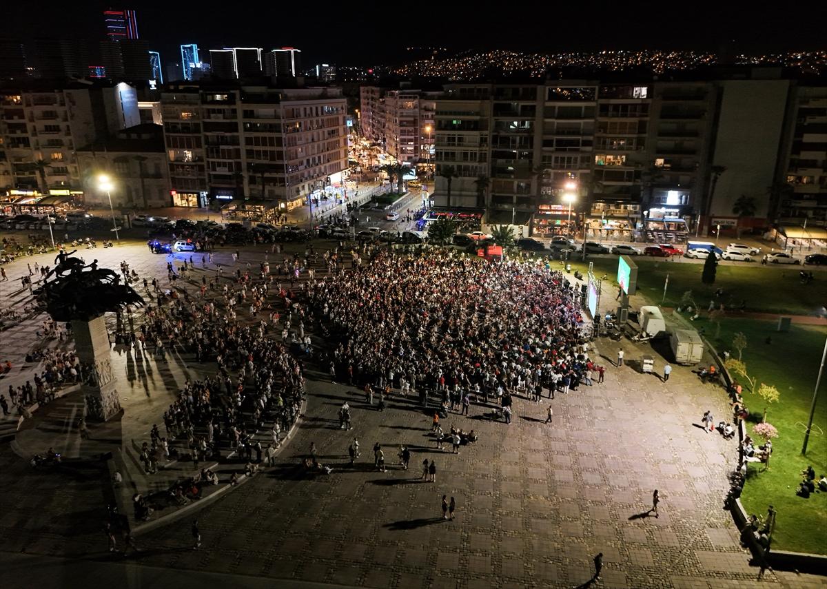 Türkiye - Avusturya maçına yoğun ilgi! Ülkemizde dev ekranlar kuruldu