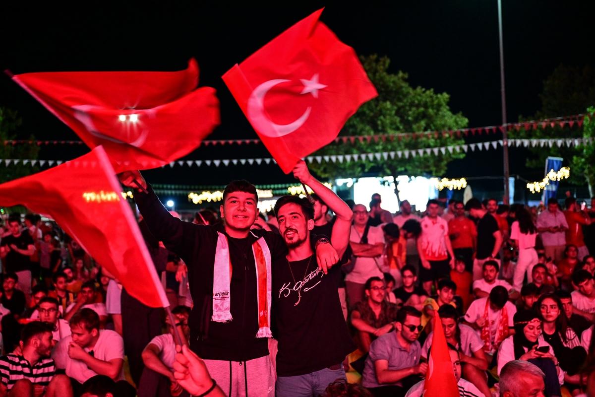Türkiye - Avusturya maçına yoğun ilgi! Ülkemizde dev ekranlar kuruldu
