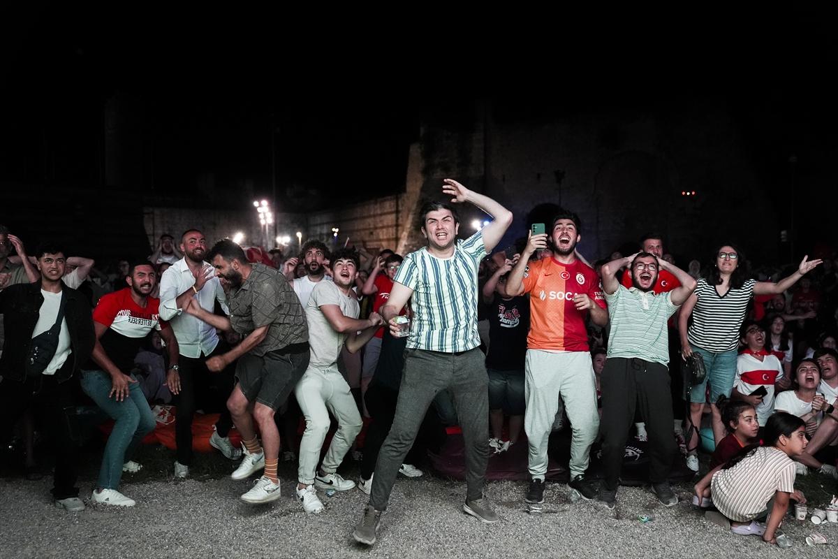 Türkiye - Avusturya maçına yoğun ilgi! Ülkemizde dev ekranlar kuruldu