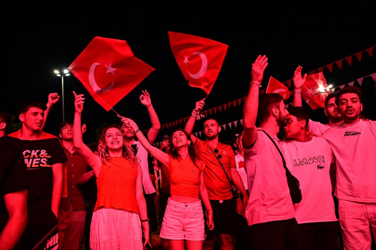 Türkiye - Avusturya maçına yoğun ilgi! Ülkemizde dev ekranlar kuruldu