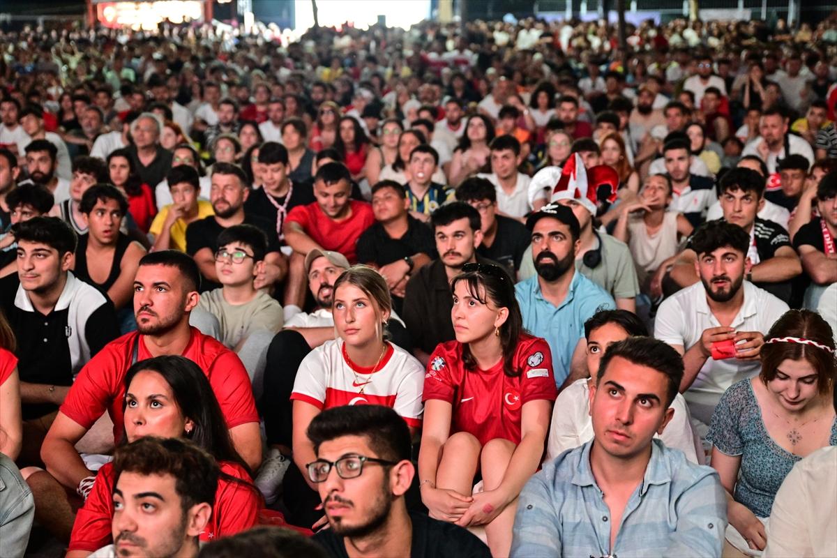 Türkiye - Avusturya maçına yoğun ilgi! Ülkemizde dev ekranlar kuruldu