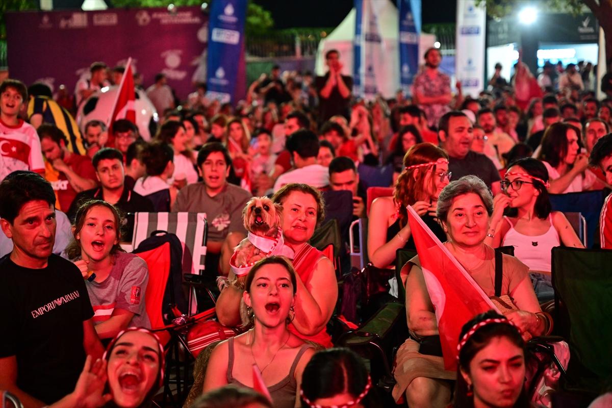 Türkiye - Avusturya maçına yoğun ilgi! Ülkemizde dev ekranlar kuruldu