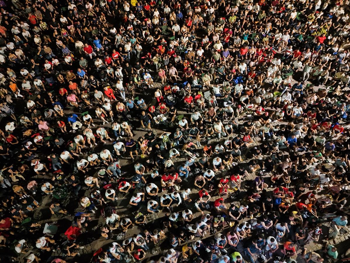 Türkiye - Avusturya maçına yoğun ilgi! Ülkemizde dev ekranlar kuruldu