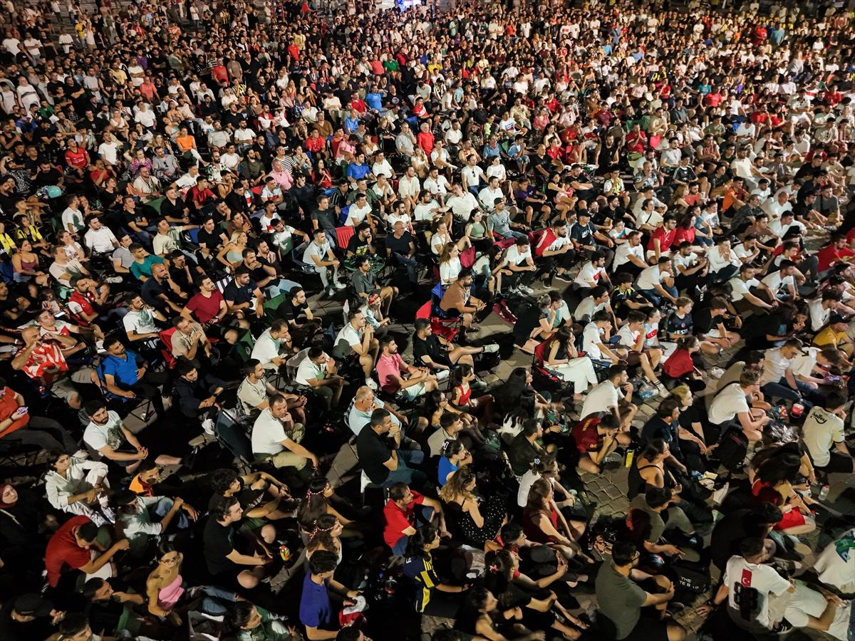 Türkiye - Avusturya maçına yoğun ilgi! Ülkemizde dev ekranlar kuruldu