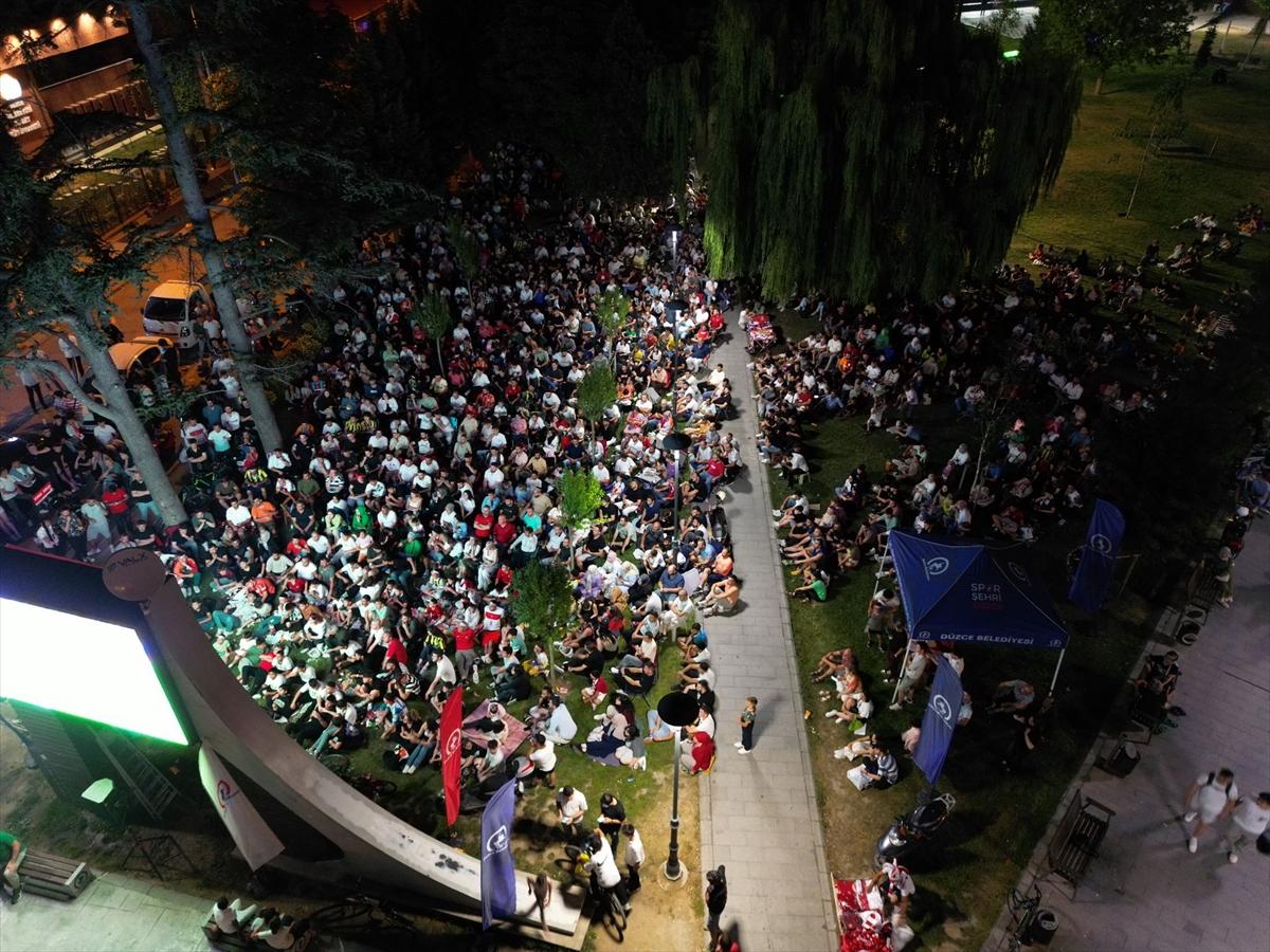 Türkiye - Avusturya maçına yoğun ilgi! Ülkemizde dev ekranlar kuruldu