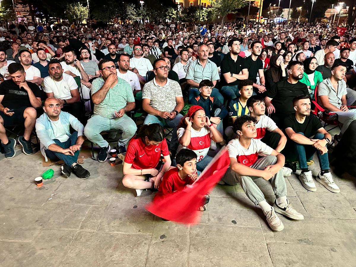Türkiye - Avusturya maçına yoğun ilgi! Ülkemizde dev ekranlar kuruldu