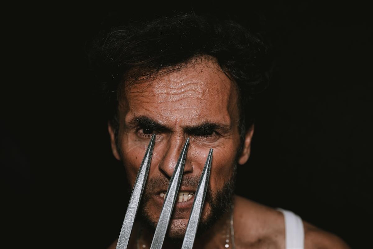Adanalı Wolverine, pozlarıyla film sahnelerini aratmıyor