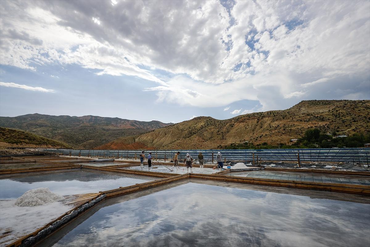 Tuz üreticilerinin hasat mesaisi