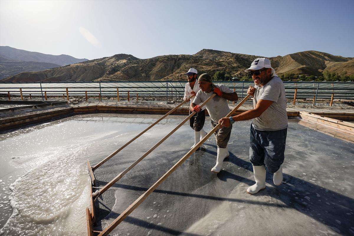 Tuz üreticilerinin hasat mesaisi