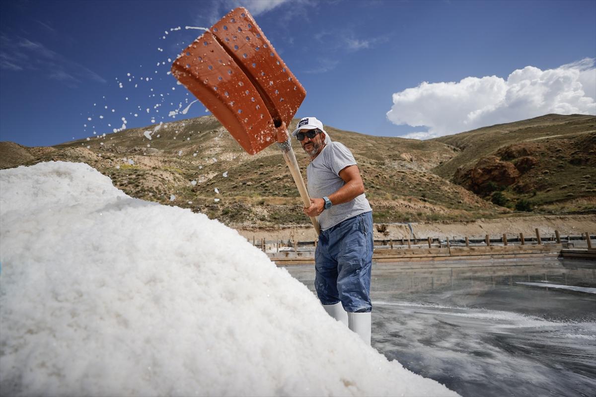 Tuz üreticilerinin hasat mesaisi