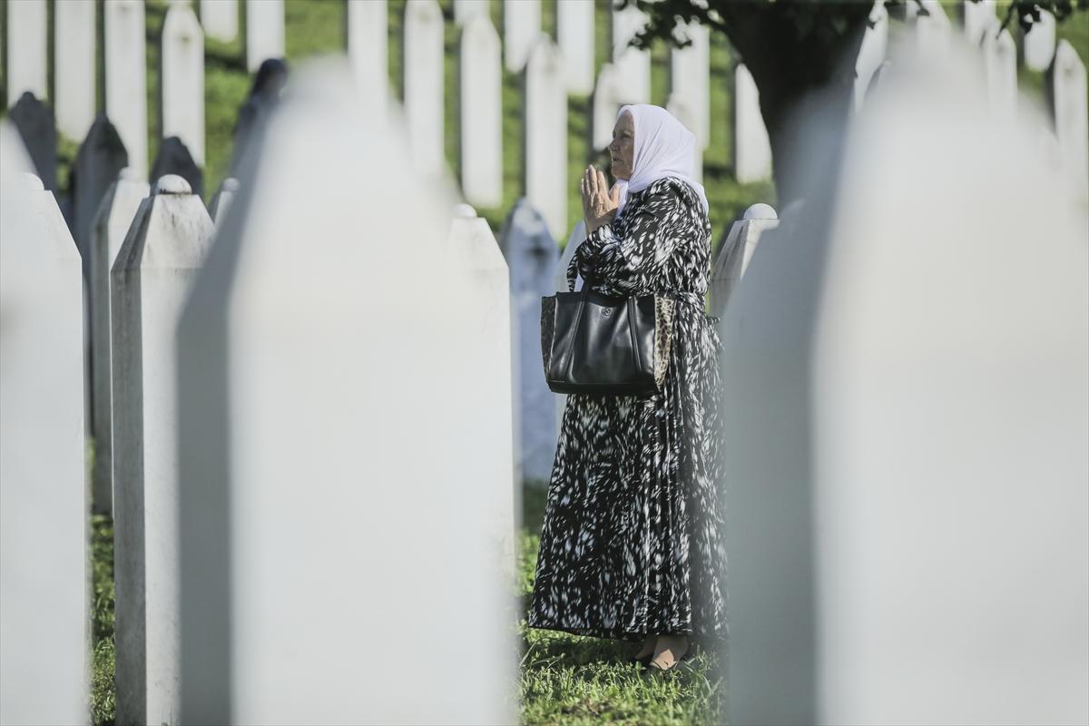 Srebrenitsa Katliamı'nın 29. yıldönümü