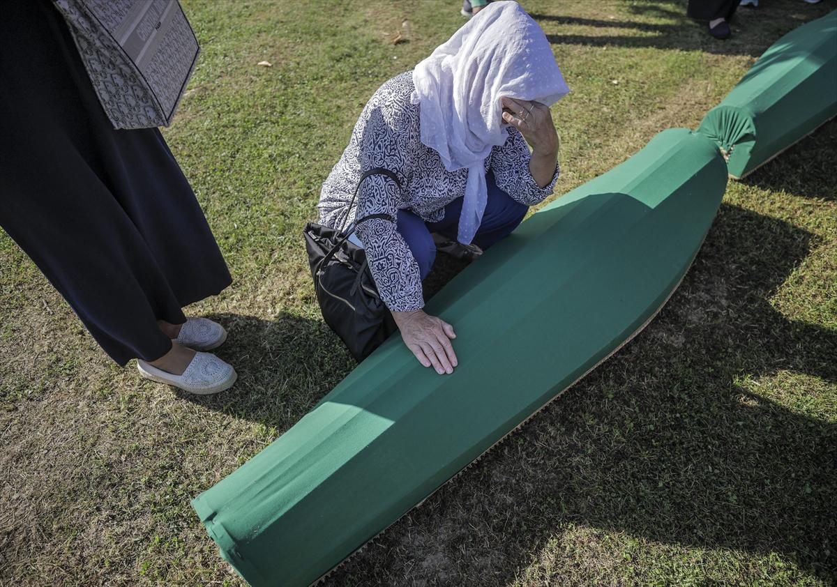 Srebrenitsa Katliamı'nın 29. yıldönümü