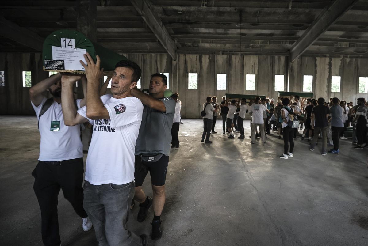 Srebrenitsa Katliamı'nın 29. yıldönümü