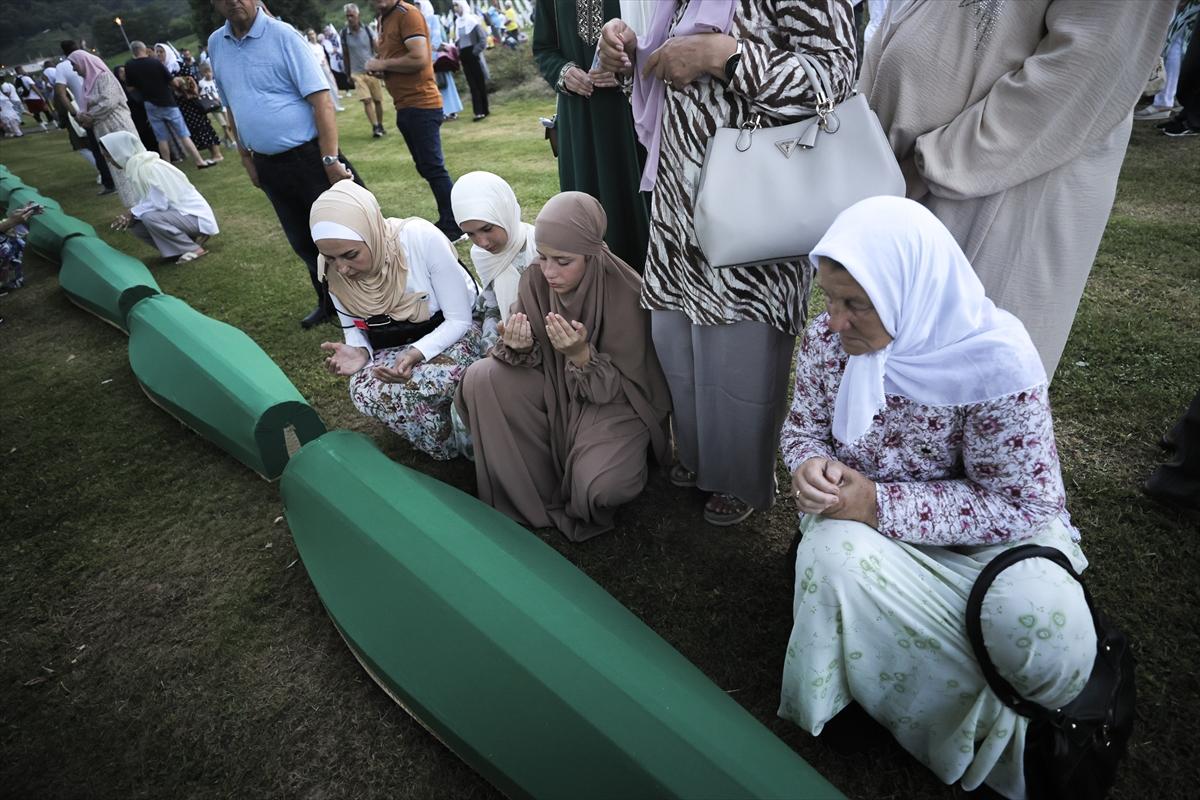 Srebrenitsa Katliamı'nın 29. yıldönümü