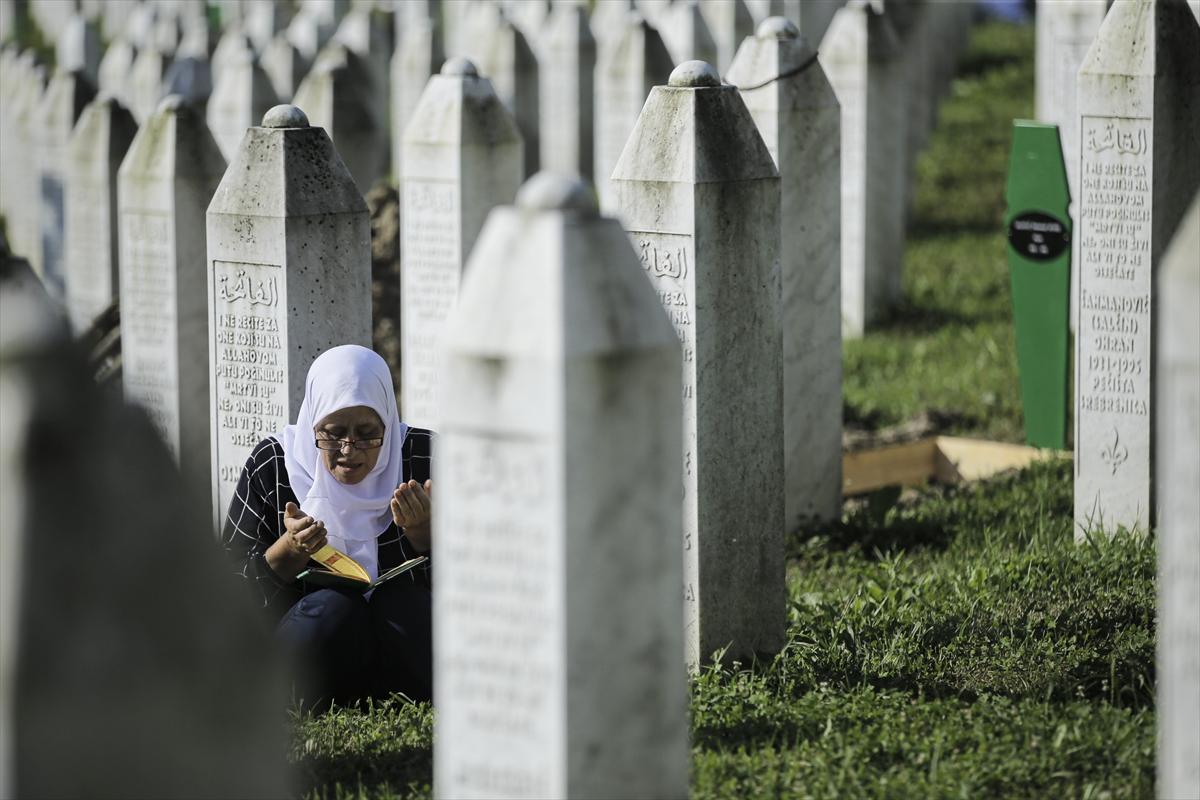 Srebrenitsa Katliamı'nın 29. yıldönümü