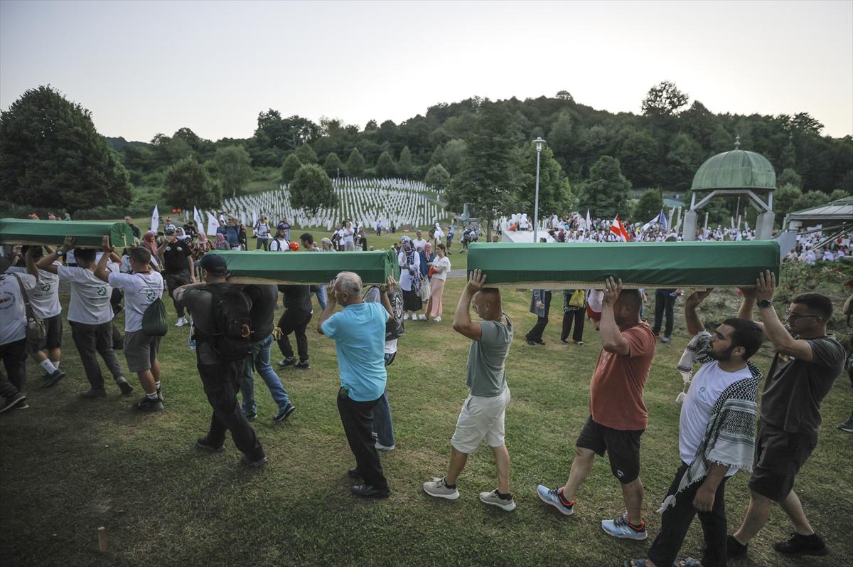 Srebrenitsa Katliamı'nın 29. yıldönümü