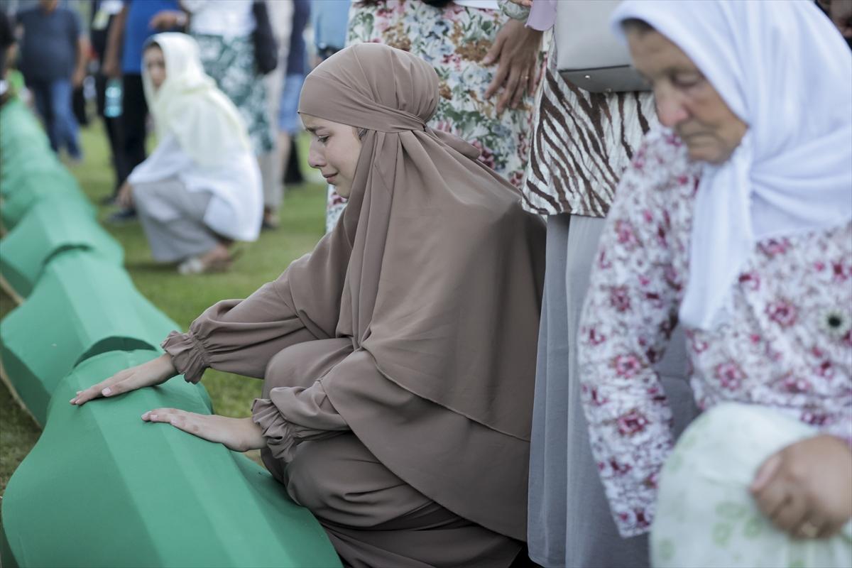 Srebrenitsa Katliamı'nın 29. yıldönümü