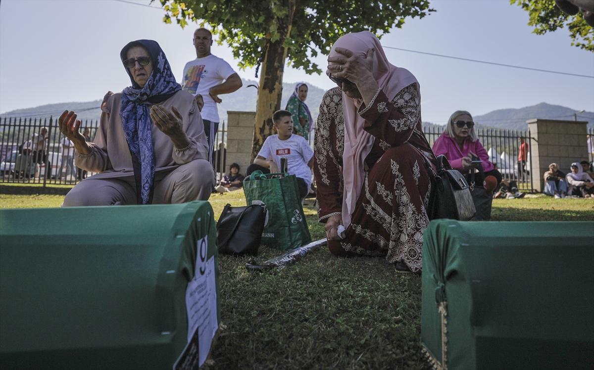 Srebrenitsa Katliamı'nın 29. yıldönümü
