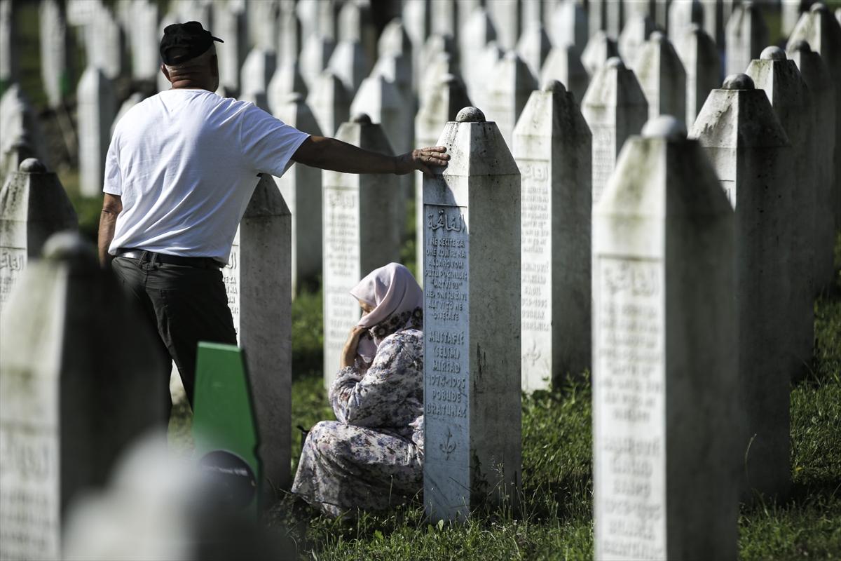 Srebrenitsa Katliamı'nın 29. yıldönümü