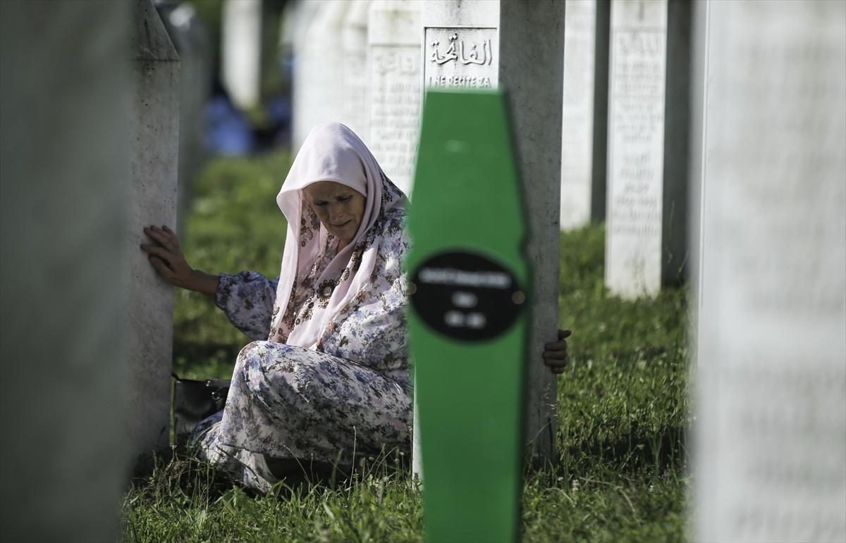 Srebrenitsa Katliamı'nın 29. yıldönümü