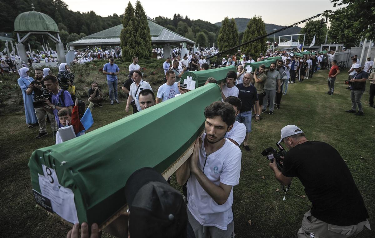 Srebrenitsa Katliamı'nın 29. yıldönümü