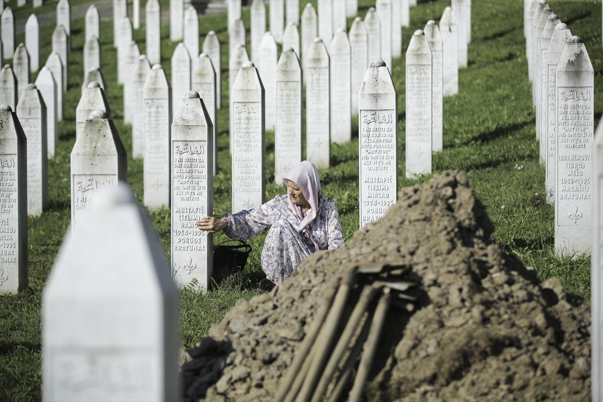 Srebrenitsa Katliamı'nın 29. yıldönümü