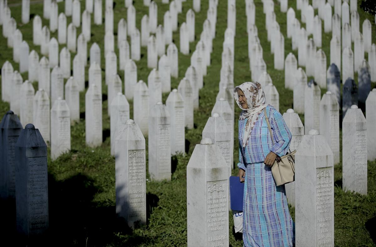 Srebrenitsa Katliamı'nın 29. yıldönümü