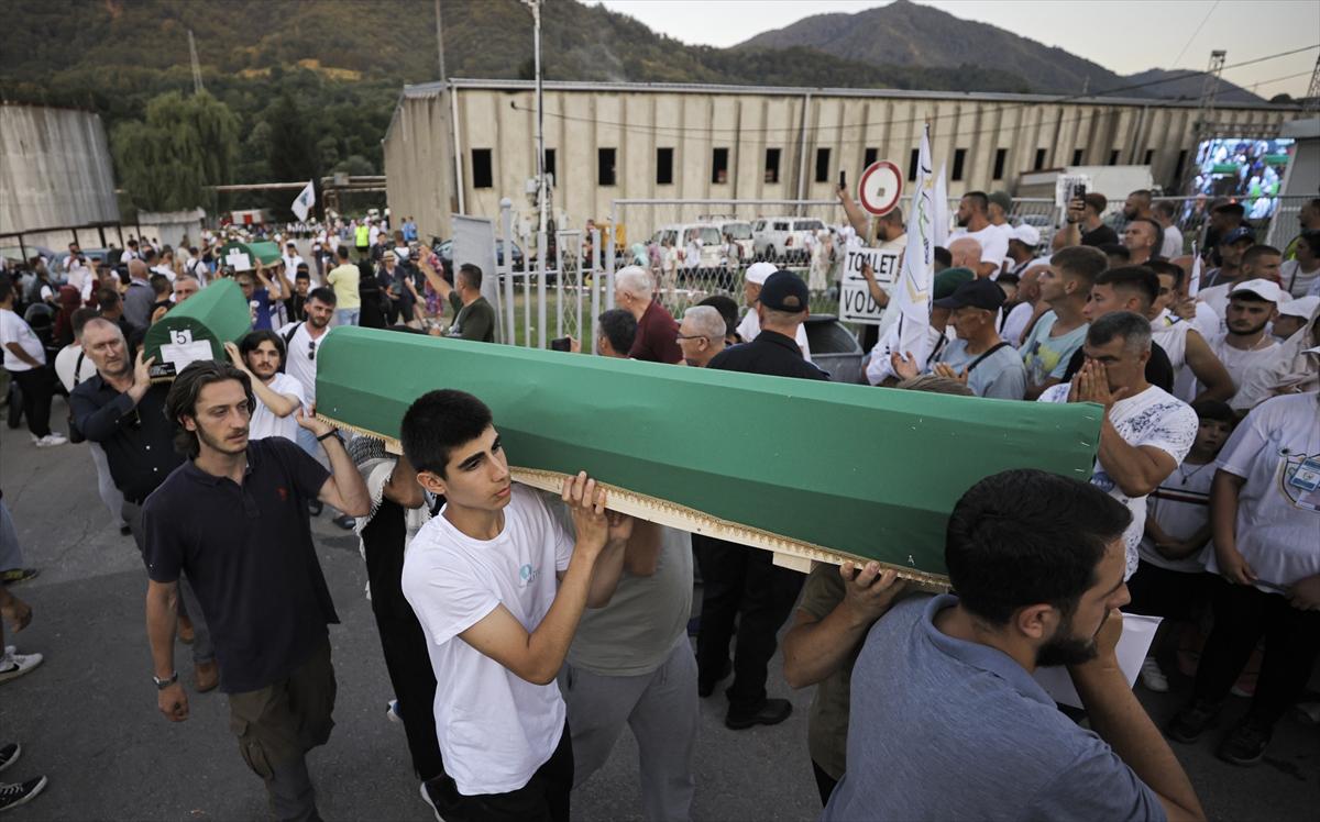 Srebrenitsa Katliamı'nın 29. yıldönümü