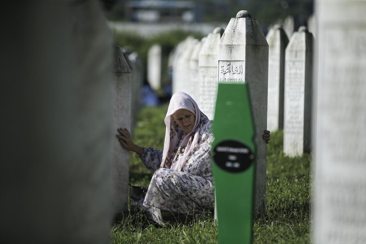 Srebrenitsa Katliamı'nın 29. yıldönümü