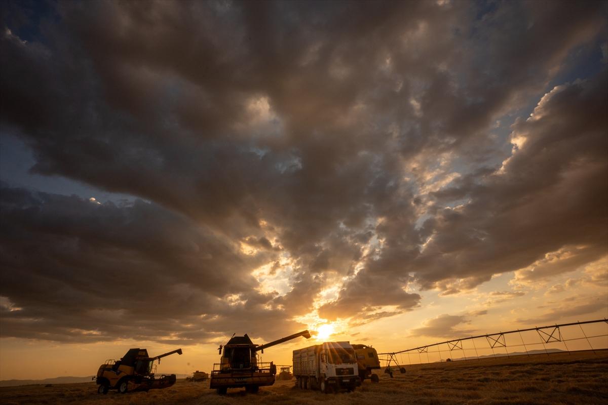 Konya'da uzay üssü gibi tarlalar