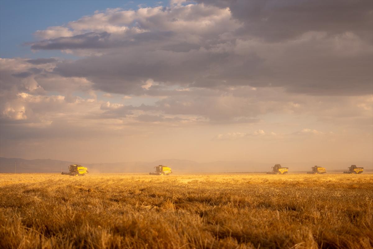 Konya'da uzay üssü gibi tarlalar