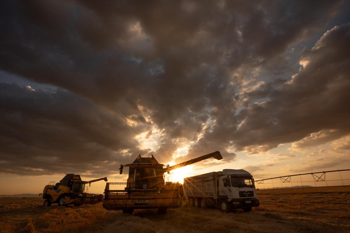 Konya'da uzay üssü gibi tarlalar