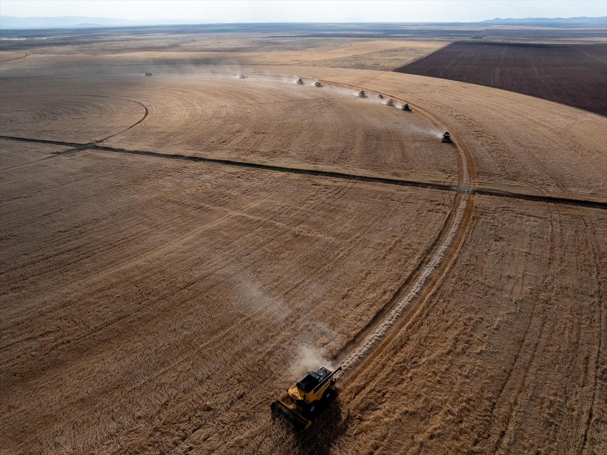 Konya'da uzay üssü gibi tarlalar