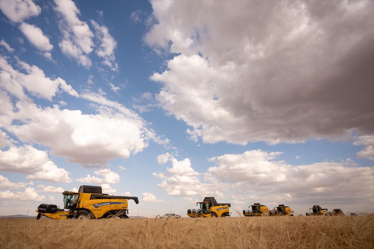 Konya'da uzay üssü gibi tarlalar
